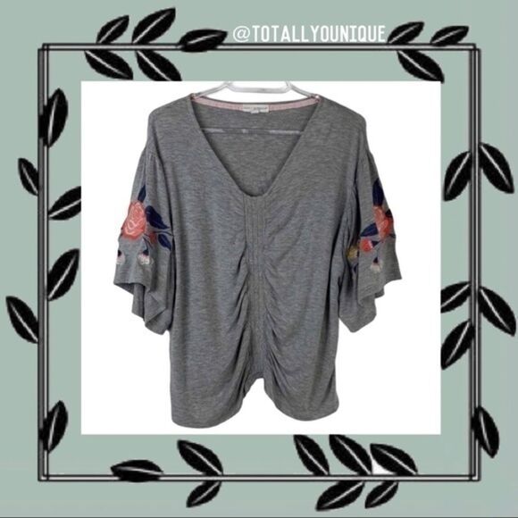 Coco + Jaimeson Embroidered Sleeve Top - Picture 1 of 5